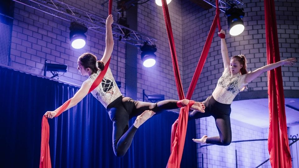 Matchless Tanzschule Zug Pole Dance Fitness Aerial Circus (10)